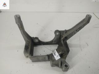 кронштейн гидроусилителя Audi A6 4B/C5 1998, 2.4 л., бензин, МКПП, серый, седан