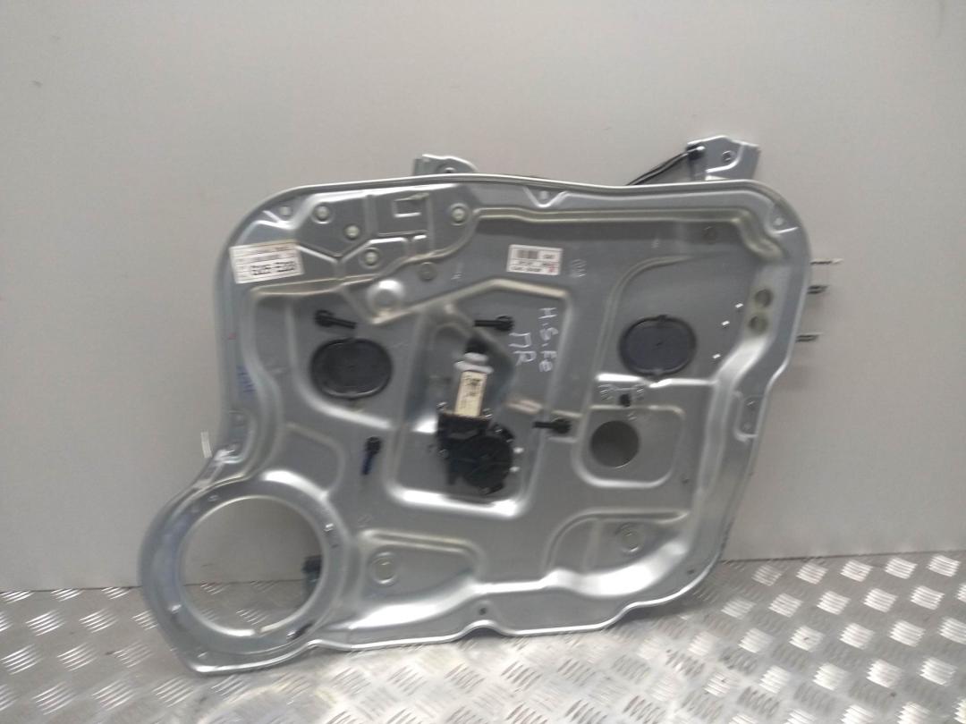 стеклоподъемник электрический передний правый Hyundai Santa Fe 2008, 2.2 л., дизель, МКПП, чёрный, внедорожник 5 дв.