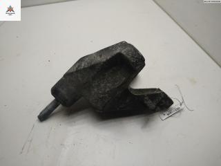 кронштейн КПП Ford Focus 1 поколение 1999, 1.8 л., бензин, МКПП, чёрный, хетчбэк 5 дв.