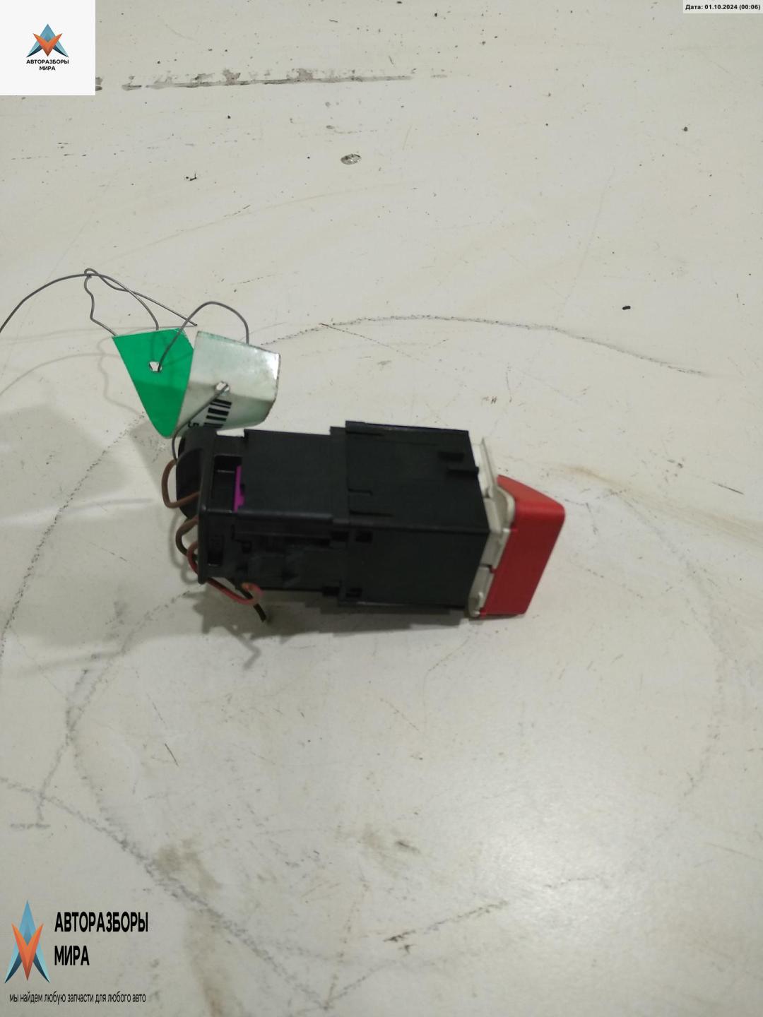 кнопка аварийной сигнализации Volkswagen Golf 5 поколение 2005, 1.4 л., бензин, МКПП, зелёный, хетчбэк 3 дв., 1K0953509A - фото №1