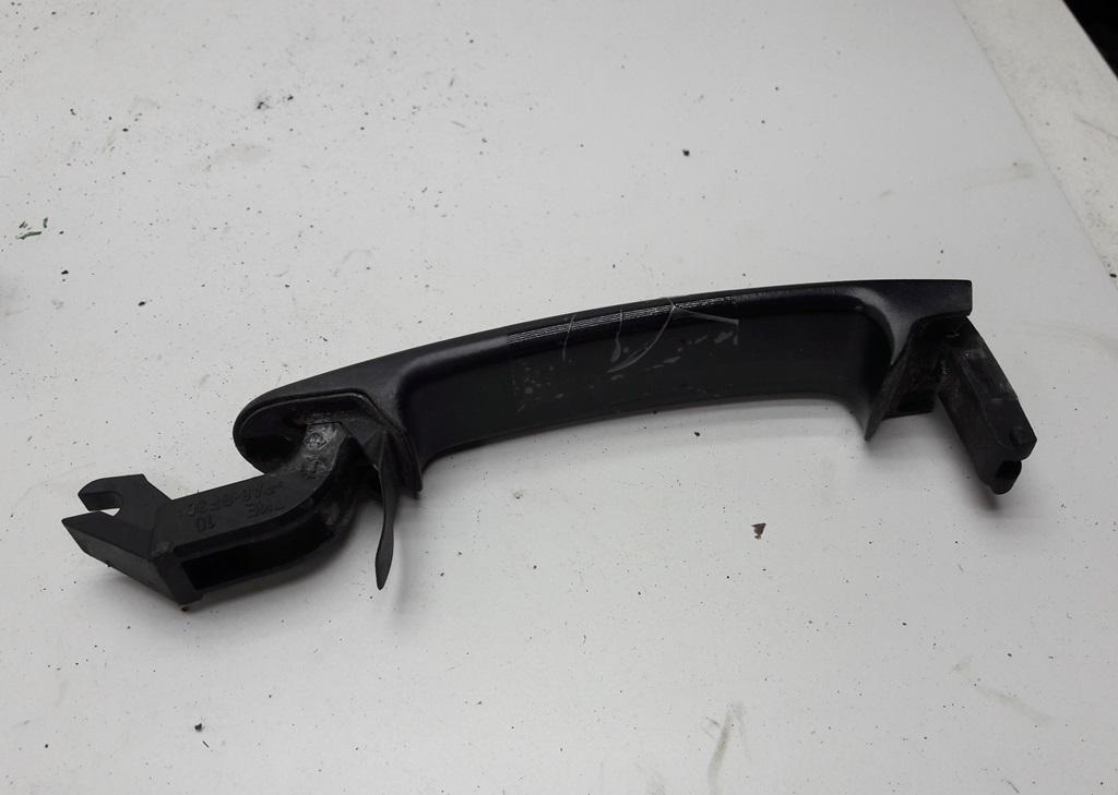 ручка наружная передняя левая Volkswagen Golf 4 поколение 1999, 1.4 л., бензин, МКПП, серый, хетчбэк 5 дв., 3B0837207 - фото №1