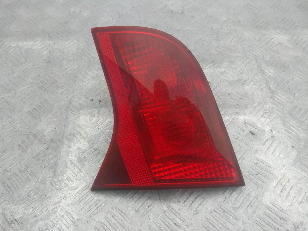 фонарь крышки багажника правый Audi A4 B7 2005, 2.5 л., дизель, АКПП, серый, универсал, 8E9945094 - фото №1