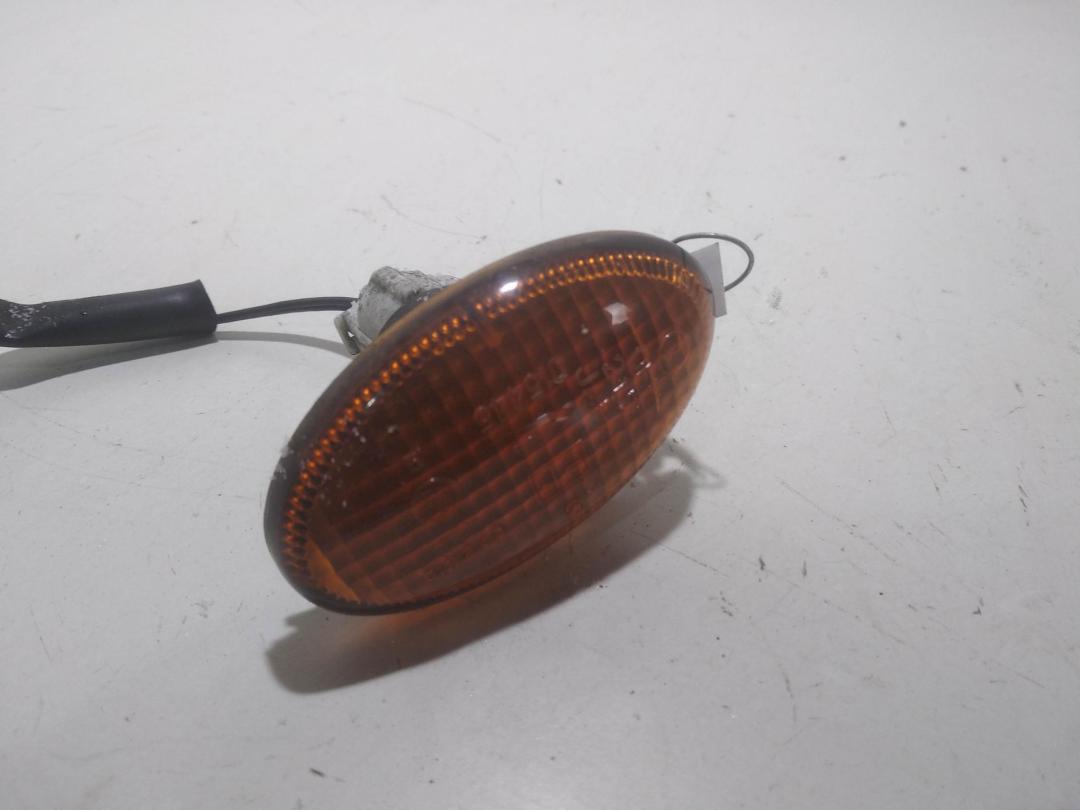 повторитель передний левый Subaru Forester 1998, 2.0 л., бензин, МКПП, чёрный, внедорожник 5 дв., OEW2155