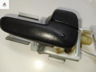 ручка внутренняя передняя правая Mazda 323 BA 1997, 1.5 л., бензин, МКПП, красный, хетчбэк 5 дв.