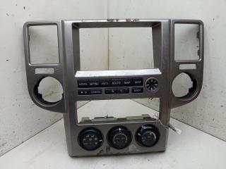 консоль салона (центральная часть) Nissan X-Trail T30 2004, 2.5 л., бензин, АКПП, красный, внедорожник 5 дв.