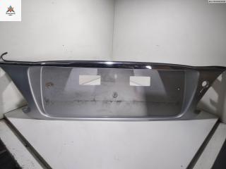 накладка двери (крышки) багажника Nissan Maxima A33 2001, 2.0 л., бензин, МКПП, серый, седан