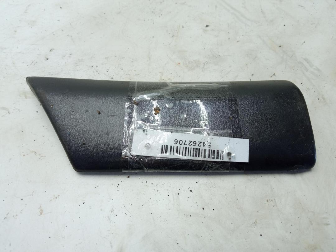 молдинг переднего левого крыла Nissan Primera P10 1993, 2.0 л., бензин, МКПП, серый, седан