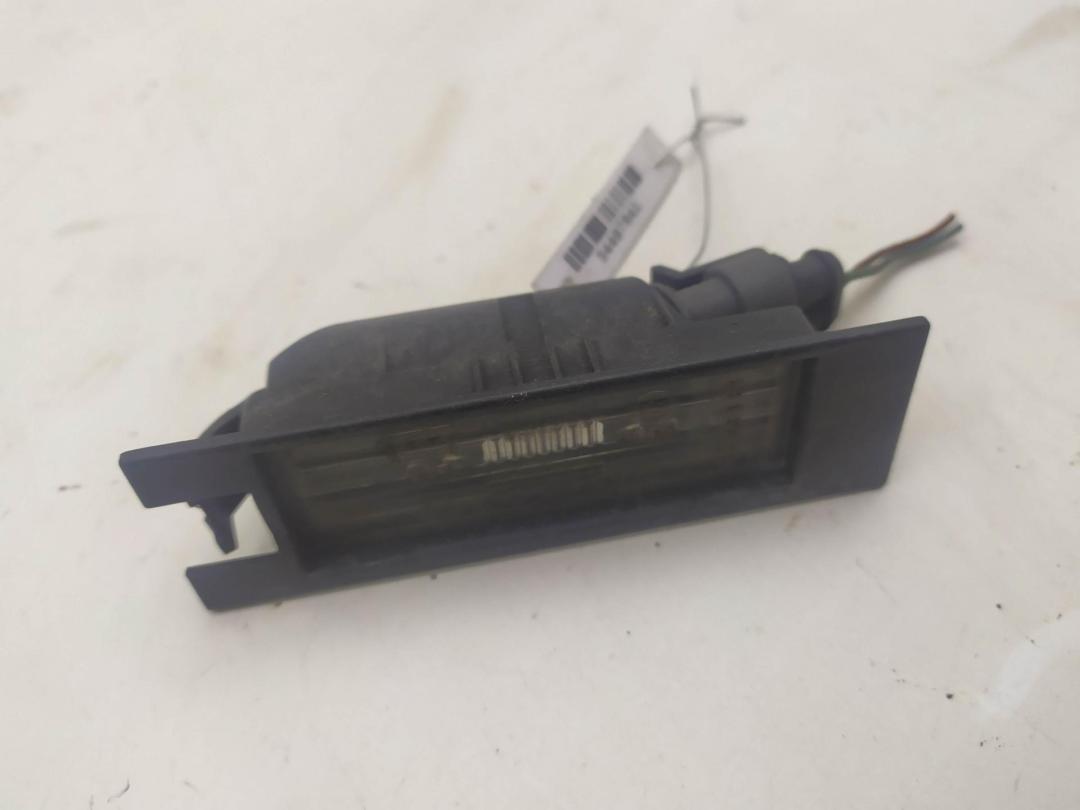 подсветка номера Opel Vectra C 2002, 3.2 л., бензин, МКПП, красный, хетчбэк 5 дв., 13139990 - фото №1