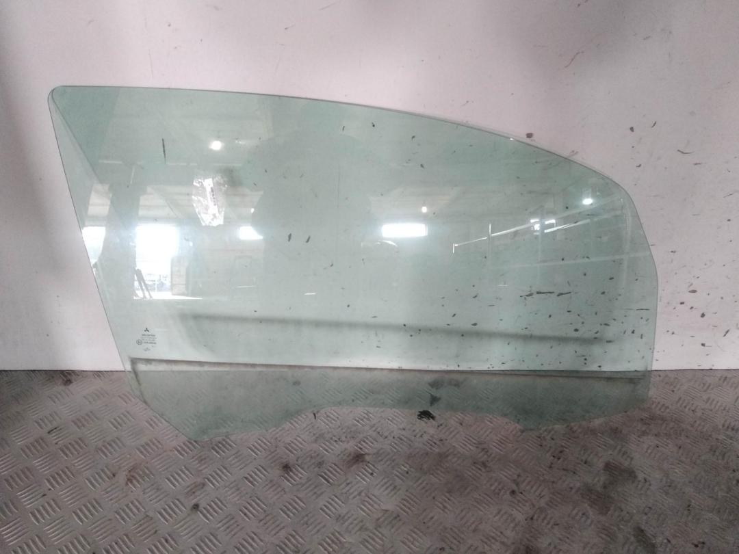 стекло двери передней правой Mitsubishi Colt 2005, 1.3 л., бензин, МКПП, чёрный, хетчбэк 3 дв.