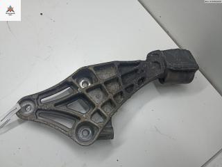 кронштейн двигателя Opel Calibra 1 поколение 1990, 2.0 л., бензин, МКПП, красный, купе, 90342636