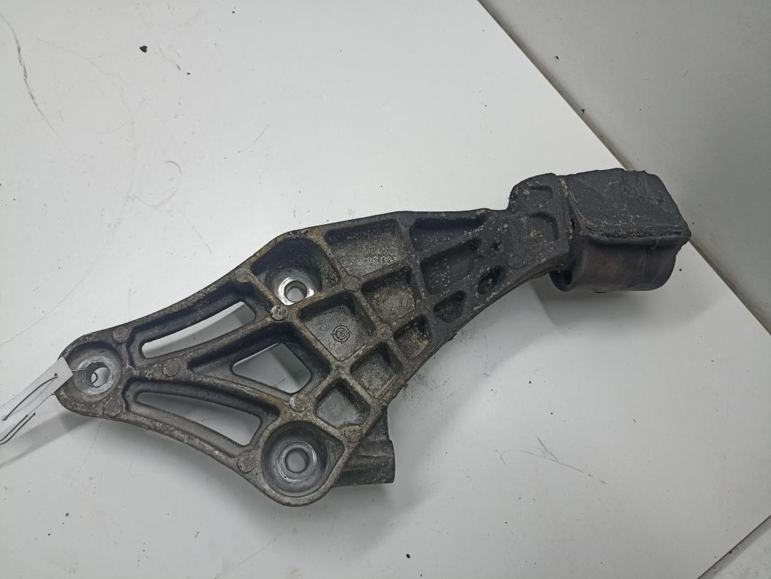 кронштейн двигателя Opel Calibra 1990, 2.0 л., бензин, МКПП, красный, купе, 90342636