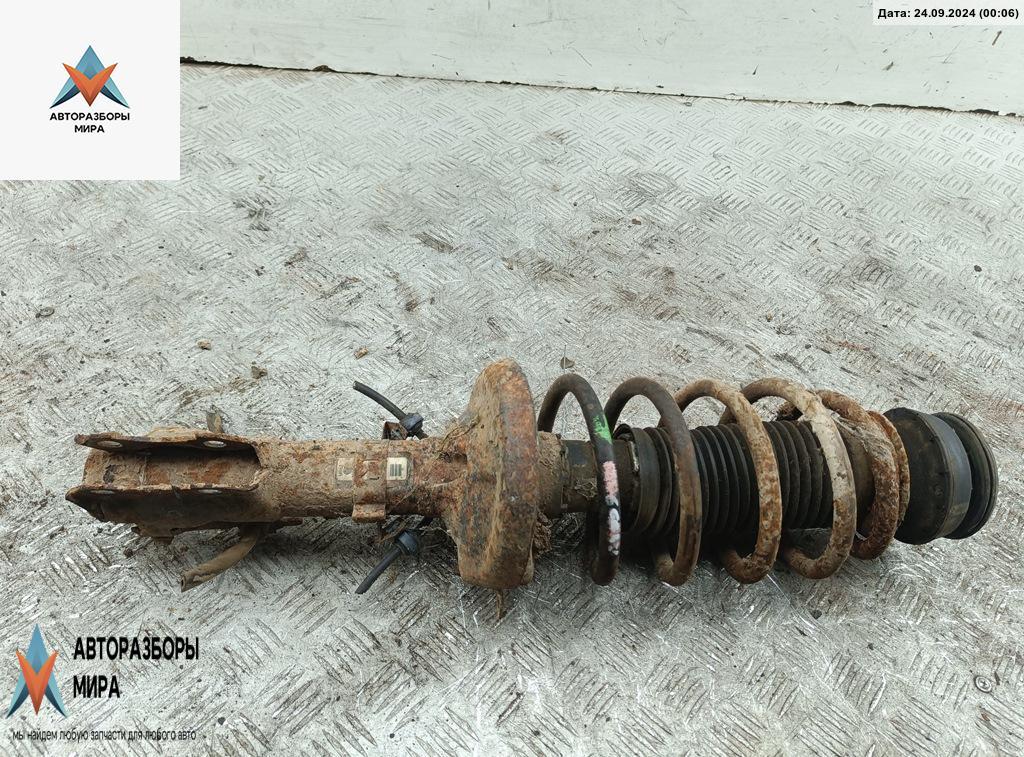 стойка передняя Volkswagen Golf 3 поколение 1997, 1.6 л., бензин, МКПП, синий, хетчбэк 5 дв. - фото №1