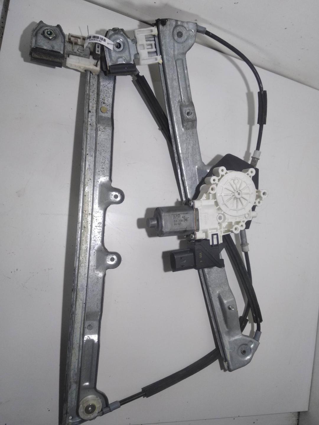 стеклоподъемник электрический передний левый Mitsubishi Colt 6 поколение (Z20/Z30) 2004, 1.3 л., бензин, МКПП, серый, хетчбэк 5 дв. - фото №1