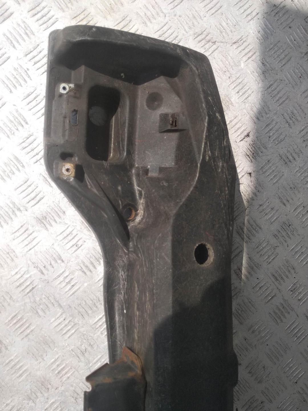 усилитель бампера переднего Subaru Forester 2002, 2.0 л., бензин, МКПП, серый, внедорожник 5 дв.