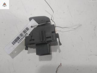 кнопка стеклоподъемника переднего правого Toyota Corolla 9 поколение (E120/E130) 2003, 2.0 л., дизель, МКПП, серый, хетчбэк 5 дв.