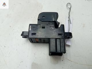 кнопка стеклоподъемника переднего правого Nissan Note E11 2008, 1.4 л., бензин, МКПП, красный, хетчбэк 5 дв.