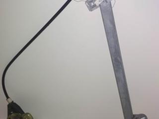 стеклоподъемник передний правый Volvo 440 1 поколение 1990, 1.8 л., бензин, МКПП, синий, хетчбэк 5 дв.