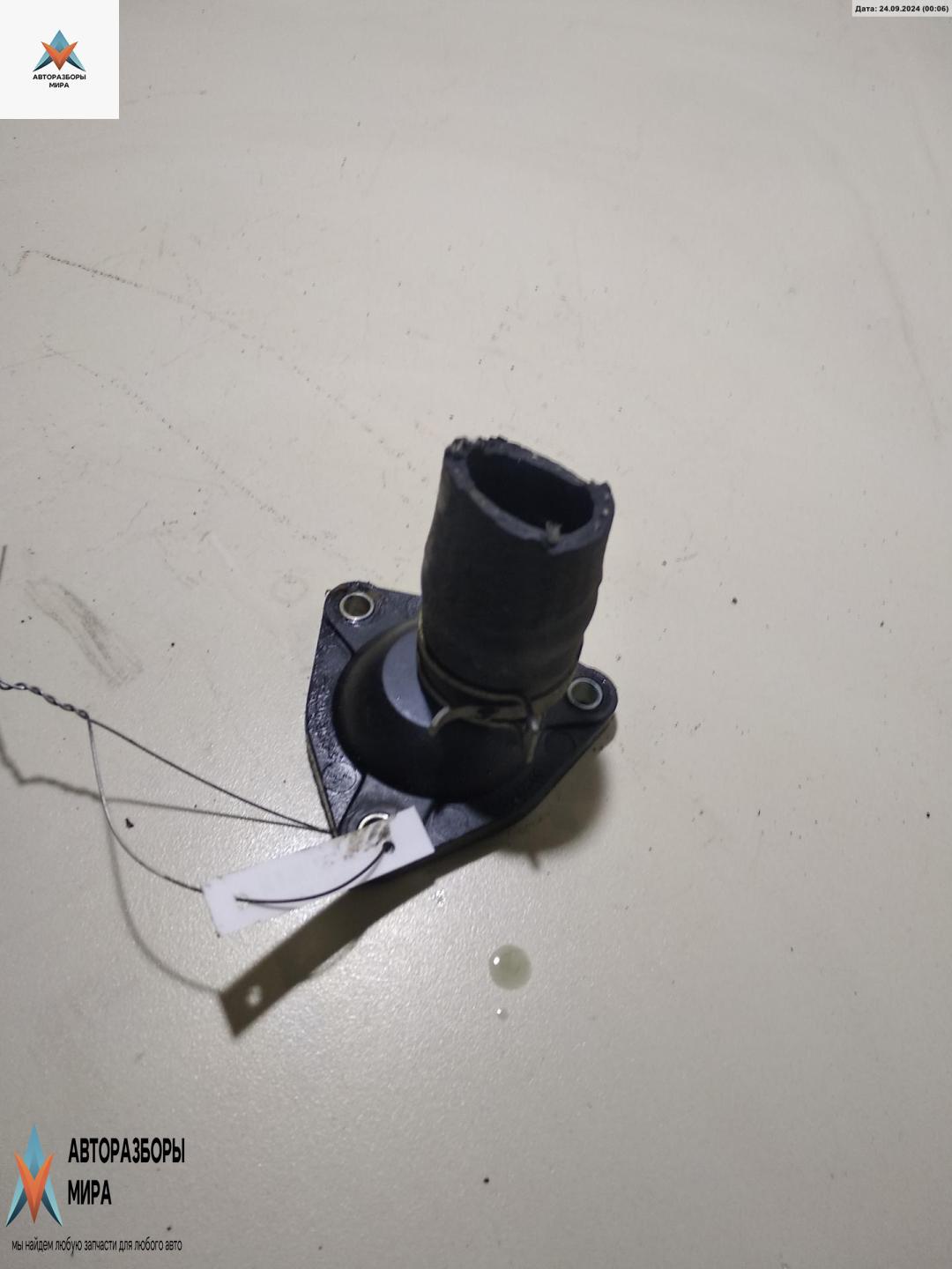 корпус термостата Nissan Micra 3 поколение (K12) 2004, 1.2 л., бензин, АКПП, зелёный, хетчбэк 5 дв. - фото №1