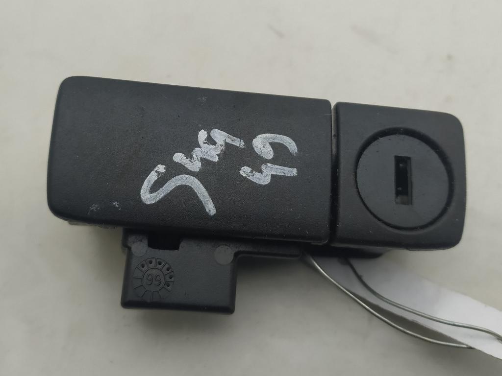 замок бардачка Nissan Primera P11 2000, 1.8 л., бензин, МКПП, чёрный, хетчбэк 5 дв.