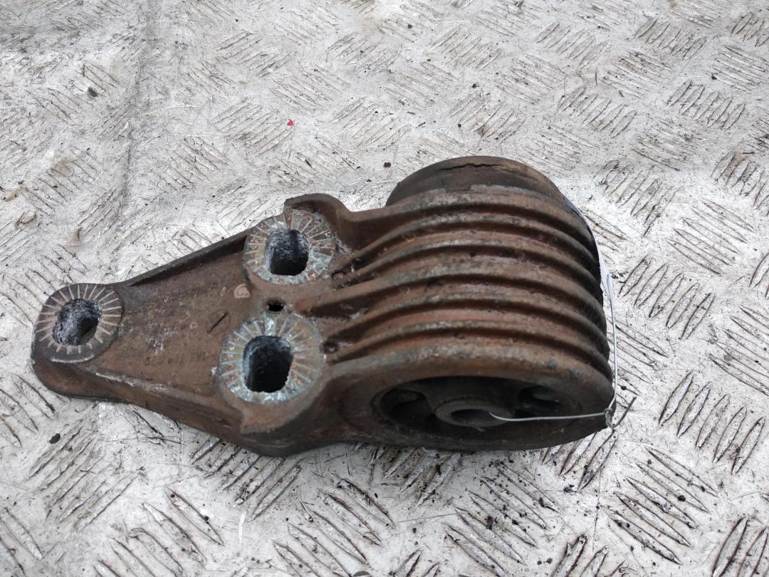 кронштейн (крепление) Audi A6 C5 1998, 2.5 л., дизель, МКПП, чёрный, седан, 8E0501922M