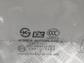 стекло двери передней правой Kia Magentis 1 поколение 2002, 2.5 л., бензин, АКПП, серый, седан - фото №2