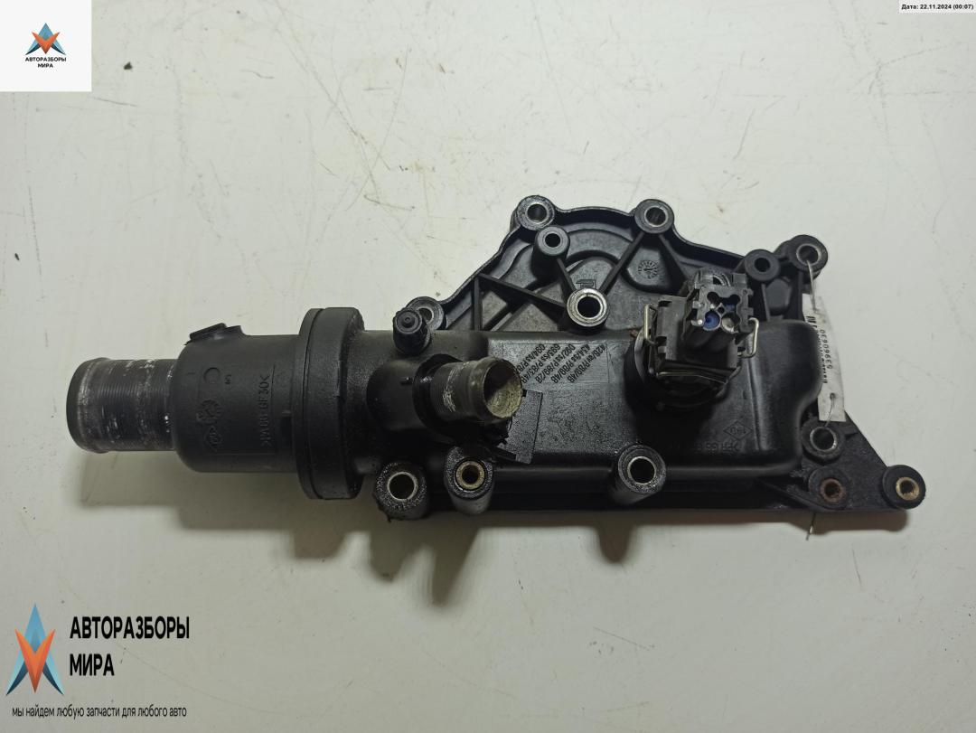 корпус термостата Renault Clio 3 поколение 2007, 1.4 л., бензин, МКПП, серый, хетчбэк 3 дв. - фото №1