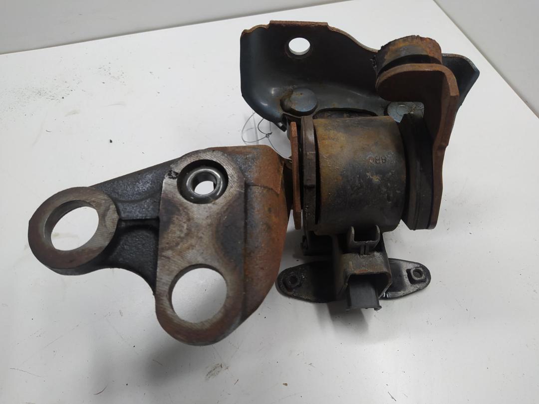 подушка крепления двигателя Mazda 323P BA 1998, 1.3 л., бензин, МКПП, синий, хетчбэк 3 дв.