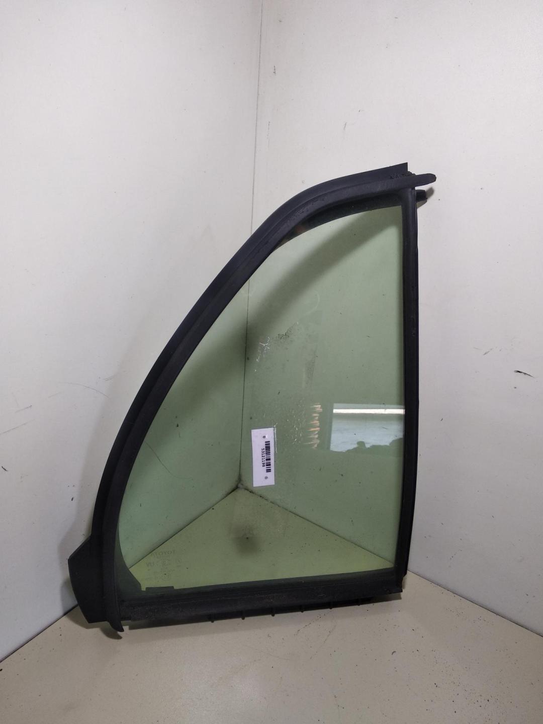 форточка задняя правая Toyota Yaris 2005, 1.0 л., бензин, МКПП, серый, хетчбэк 5 дв.
