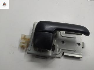 ручка внутренняя передняя правая Mazda 323 BA 1994, 1.5 л., бензин, МКПП, красный, хетчбэк 5 дв.