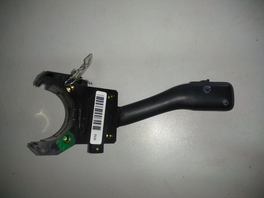 переключатель дворников Volkswagen Passat B5+ (GP) 2001, 1.6 л., бензин, МКПП, зелёный, седан, 4B0953503E