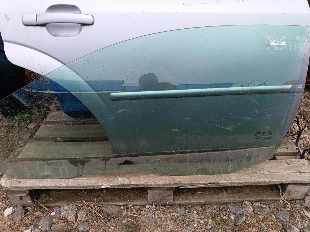 стекло двери передней левой Ford Focus II 2005, 1.6 л., i, бензин, МКПП, серый, хетчбэк 3 дв.