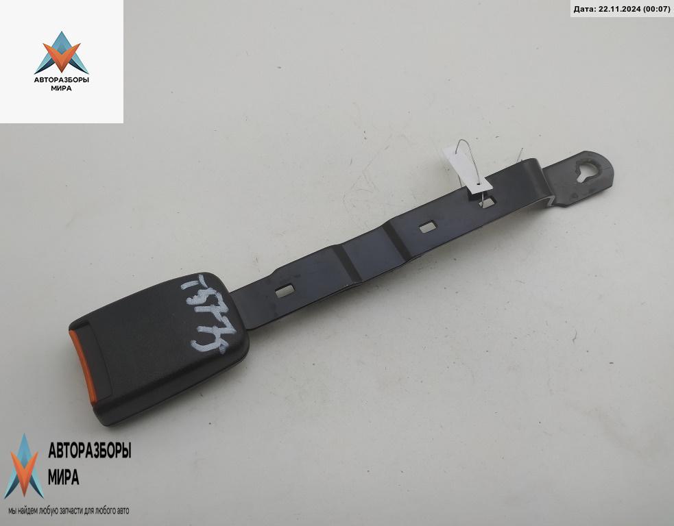 замок ремня безопасности Volkswagen Golf 3 поколение 1996, 1.6 л., бензин, МКПП, зелёный, хетчбэк 5 дв. - фото №1