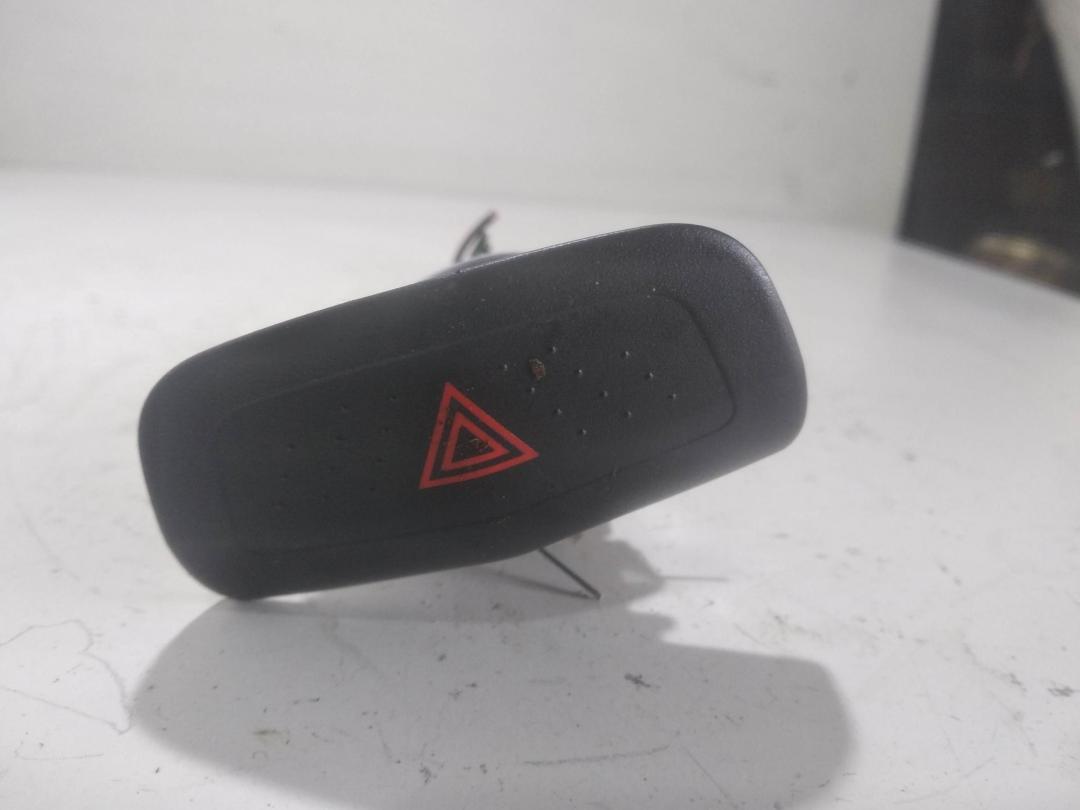 кнопка аварийной сигнализации Nissan Primera P12 2003, 2.2 л., дизель, МКПП, серый, универсал - фото №1