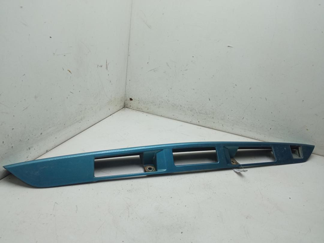 накладка подсветки номера Mazda Premacy 2001, 1.8 л., бензин, МКПП, зелёный, минивэн, C10050811
