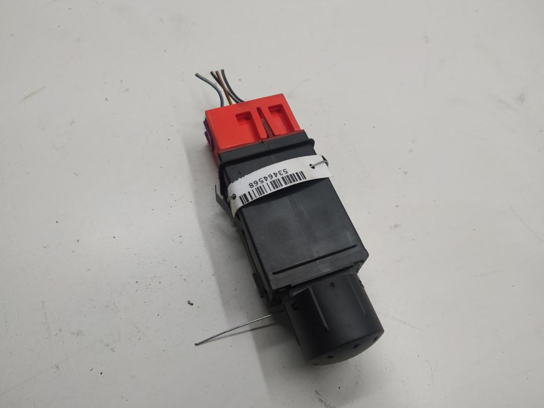 кнопка (выключатель) Audi TT 8N 2000, 1.8 л., Ti, бензин, МКПП, серый, купе, 8N0927134