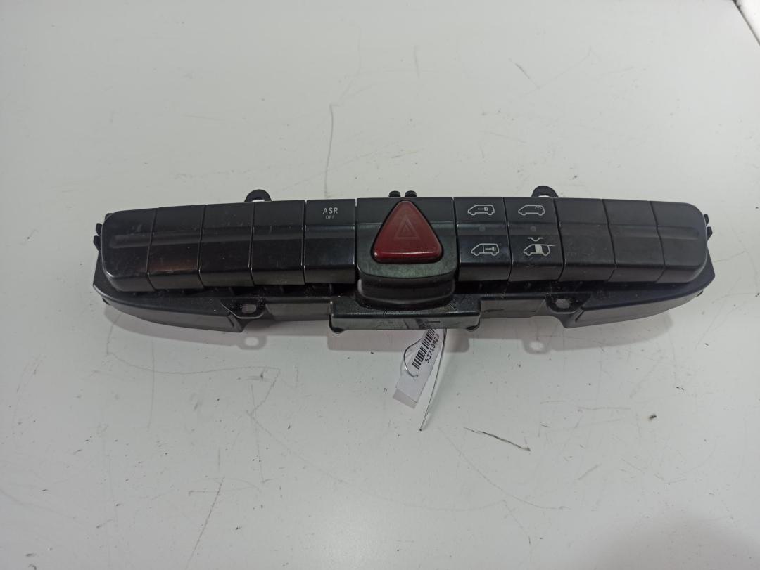 кнопка аварийной сигнализации Mercedes-Benz Vito 2009, 2.2 л., дизель, МКПП, белый, микроавтобус, A6395455207
