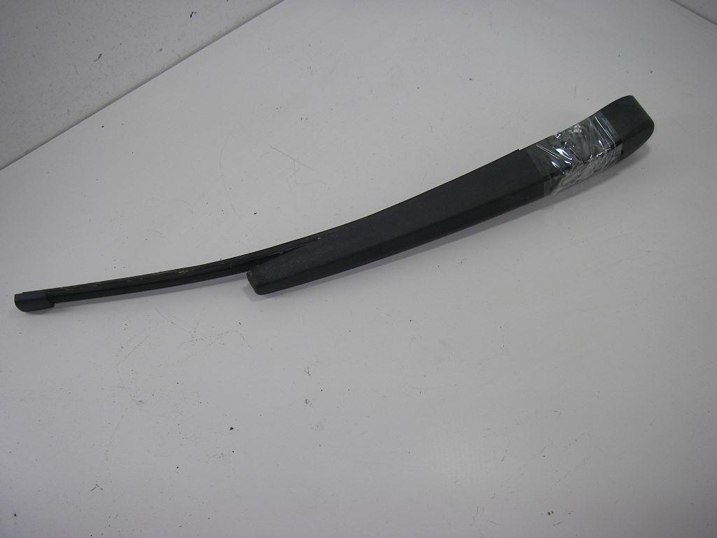 Щеткодержатель (поводок стеклоочистителя) задний BMW 3 E90/E91/E92/E93 2005, 2.0 л., дизель, МКПП, чёрный, универсал, 61627118206, 7118206