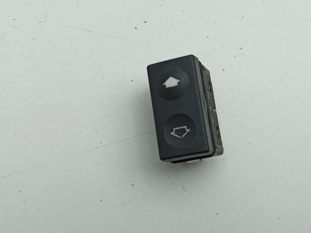кнопка стеклоподъемника заднего правого BMW 3 E36 1997, 2.0 л., бензин, МКПП, красный, кабриолет, 8368943