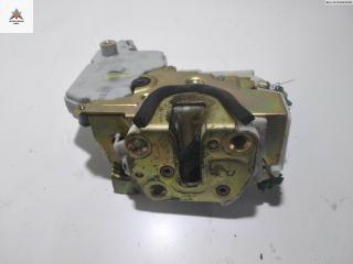 замок двери передней правой Nissan Primera P11 1998, 2.0 л., бензин, МКПП, красный, седан