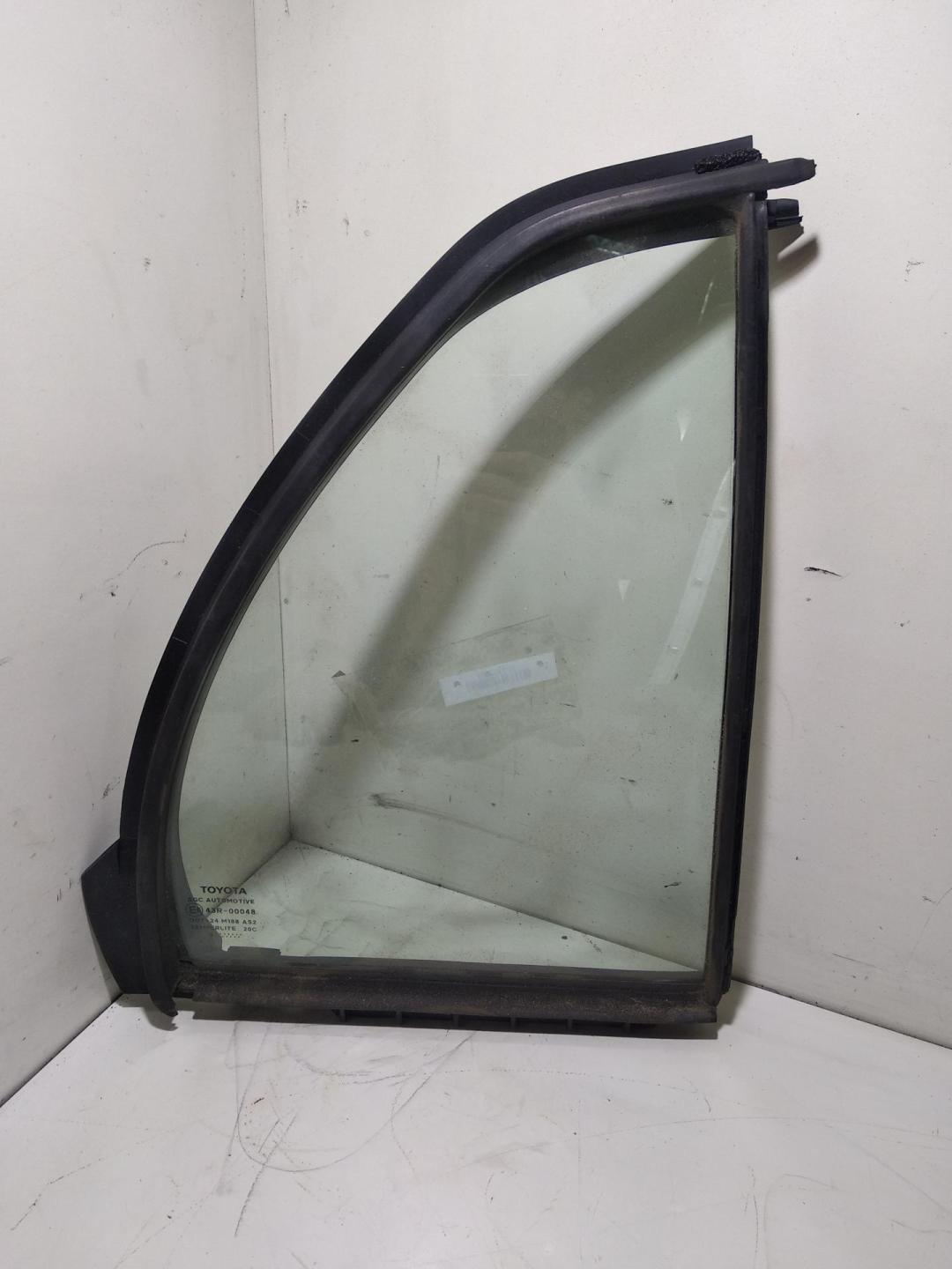 форточка задняя правая Toyota Yaris 2008, 1.3 л., бензин, МКПП, серый, хетчбэк 5 дв.