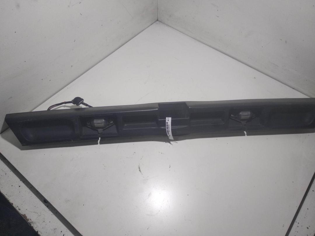 накладка подсветки номера Nissan Primera P11 1998, 2.0 л., бензин, МКПП, красный, седан