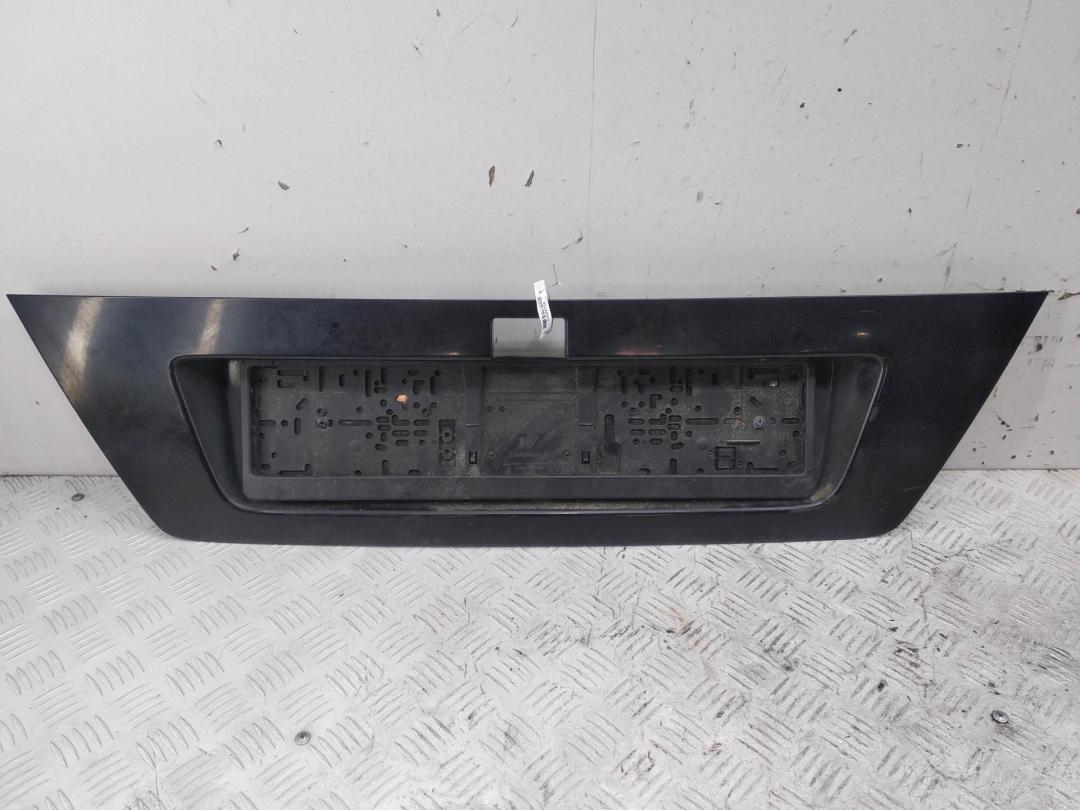 накладка двери (крышки) багажника Nissan Primera P11 1999, 1.8 л., бензин, МКПП, чёрный, универсал - фото №1