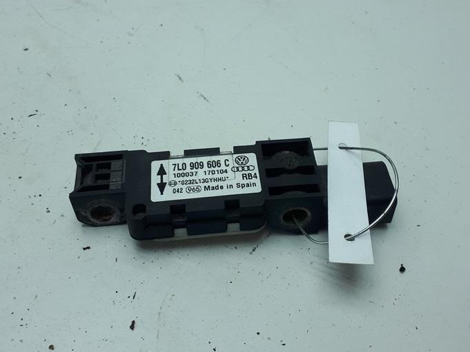 датчик AirBag Volkswagen Touareg 1 поколение 2003, 4.2 л., бензин, АКПП, синий, внедорожник 5 дв., 7L0909606C - фото №1