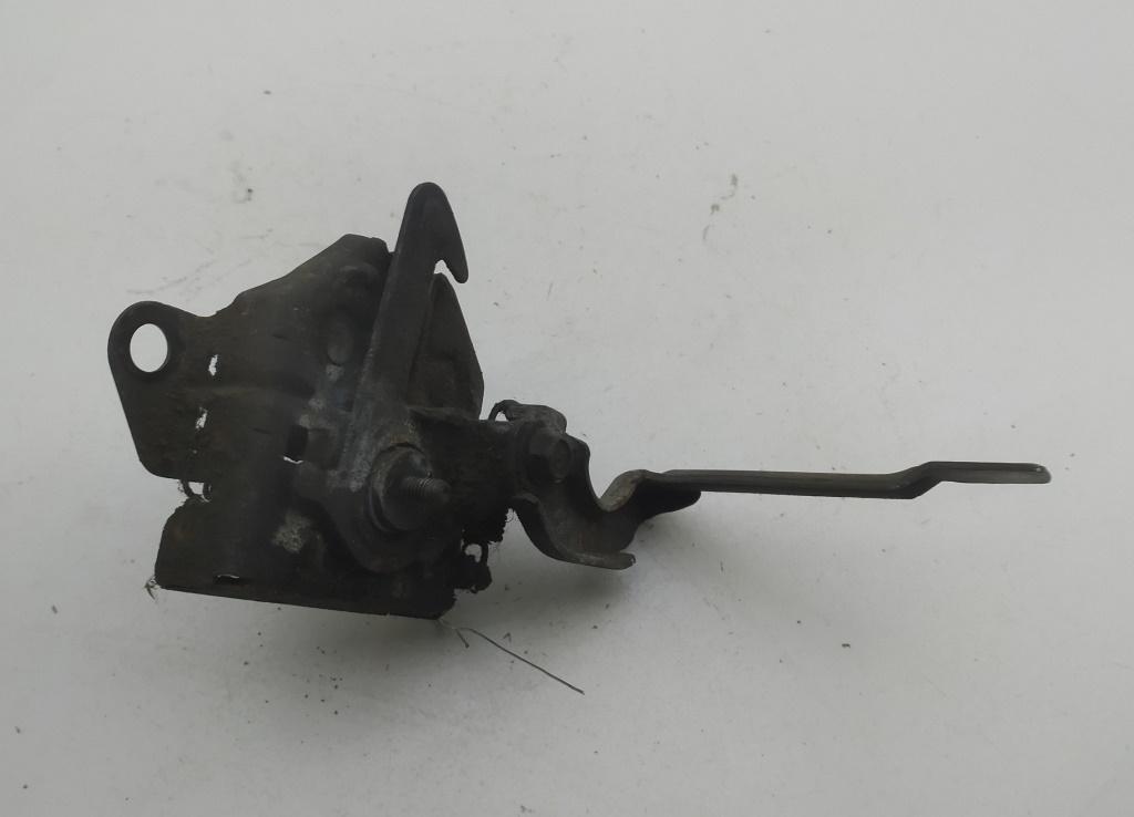 замок капота Mazda 323P BA 1997, 1.5 л., бензин, МКПП, зелёный, хетчбэк 3 дв.