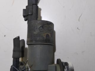 насос (моторчик) омывателя стекла Nissan Qashqai 1 поколение 2008, чёрный, внедорожник 5 дв.