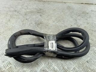Уплотнитель крышки (двери) багажника Volkswagen Tiguan 1 поколение 2010, 2.0 л., дизель, МКПП, синий, внедорожник 5 дв.