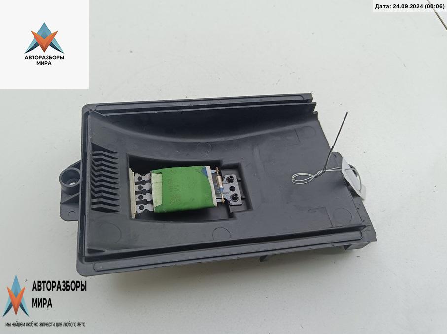 сопротивление печки Volkswagen Golf 4 поколение 2001, 1.4 л., бензин, МКПП, серый, хетчбэк 5 дв. - фото №1