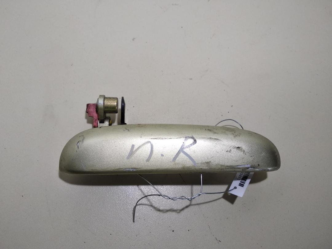 ручка наружная передняя правая Toyota Yaris Verso 2001, 1.3 л., бензин, АКПП, жёлтый, минивэн - фото №1