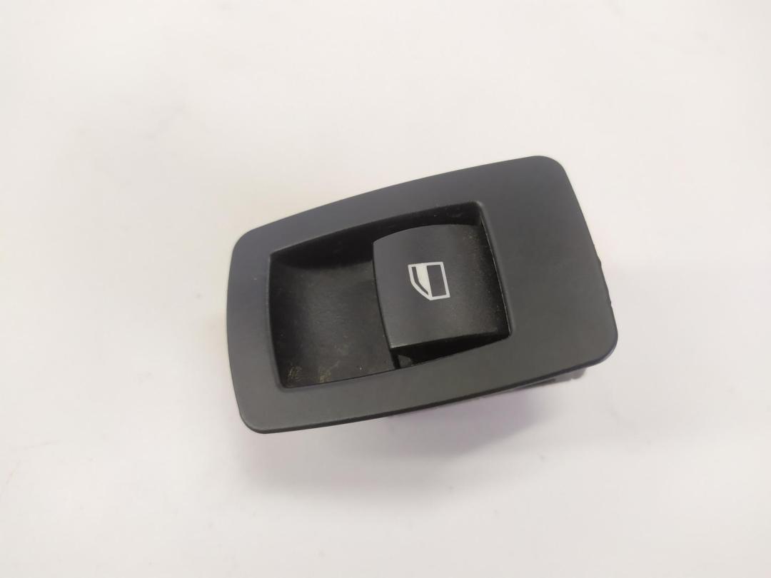 кнопка стеклоподъемника заднего правого BMW X3 E83 2006, 2.0 л., дизель, МКПП, серый, внедорожник 5 дв., 9113773