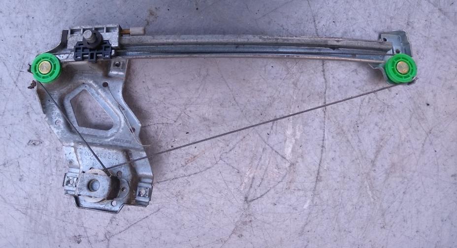 стеклоподъемник задний правый Audi 80 8A/B3 1990, 1.6 л., бензин, МКПП, красный, седан - фото №1